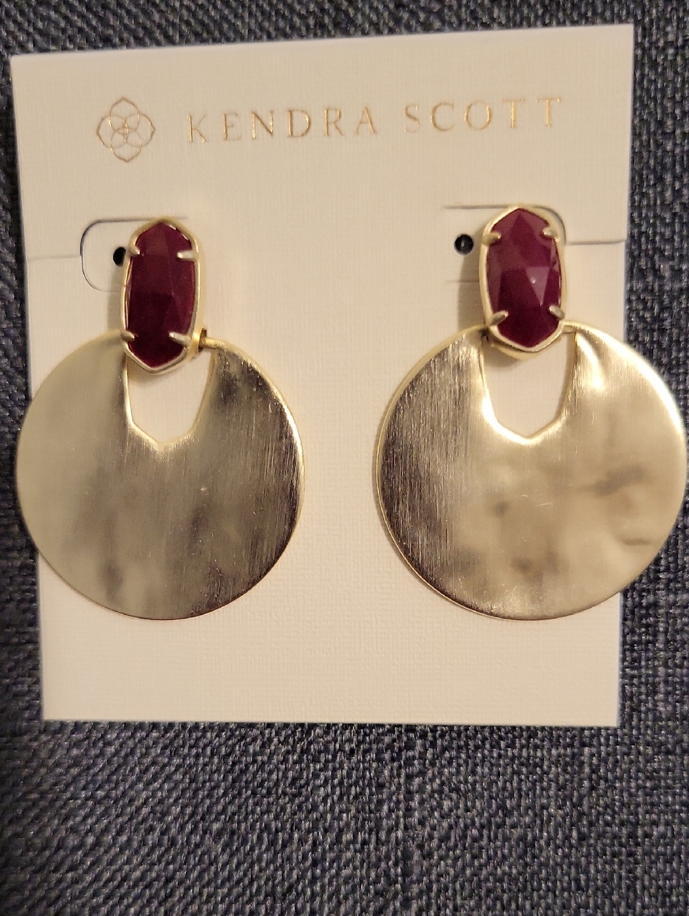 Kendra Scott "Deena" Gold Hoop Earrings in Deep Magenta And Brushed Gold